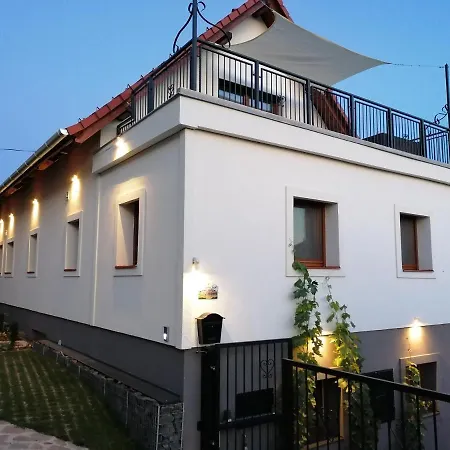 Szigligeti Mandula Kert Vendeghaz Szigliget